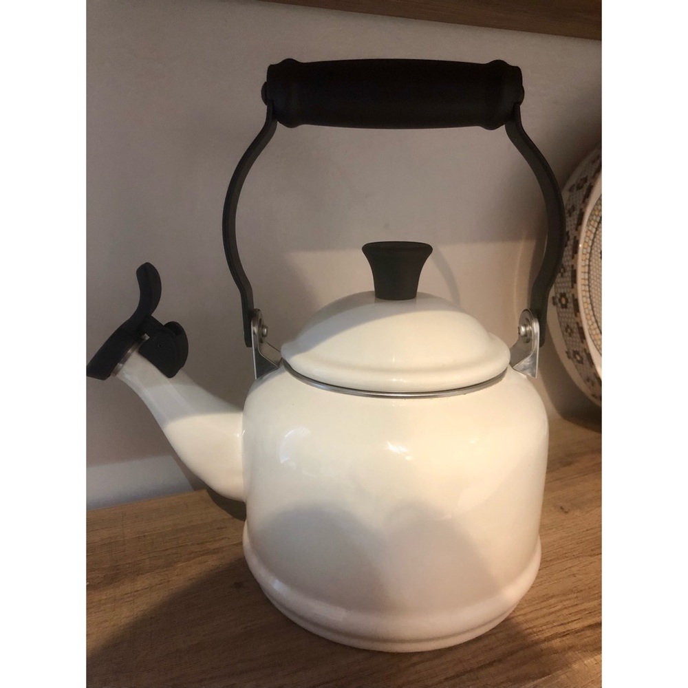 🔸 Le Creuset Demi Tea Kettle